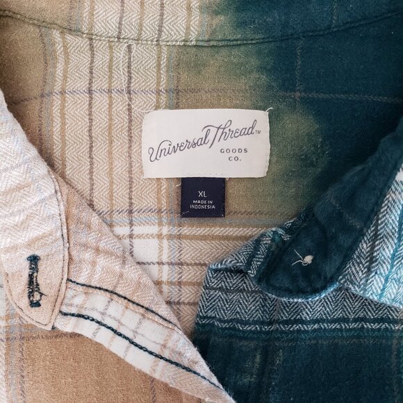 Womens Upcycled Distressed Flannel with "Rockin Xmas Tree" Embroidered Patch XL - Picture 7 of 9